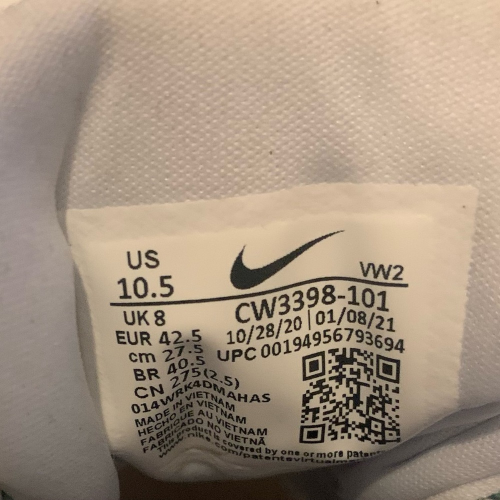 Nike - Picture 4 of 4
